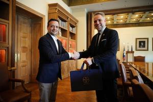 Picture of Kenes-CEO-Ori-Lahav-and-Mayor-of-Athens-Haris-Doukas