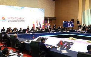 Picture of people attending the Commemorative Summit for the 50th Year of ASEAN-Japan Friendship and Cooperation seating at the table