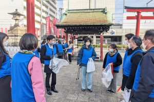 Participants paid their respects at Haneda’s famous Anamori Inari Jinja Shrine