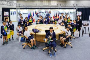 Elementary school children sitting at the actual table used at the G7 Summit.Photo courtesy of MOFA Secretariat for the G7 Hiroshima Summit’s official Twitter account.