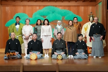 The photo of Mrs. KISHIDA and the partners at the National Noh Theatre